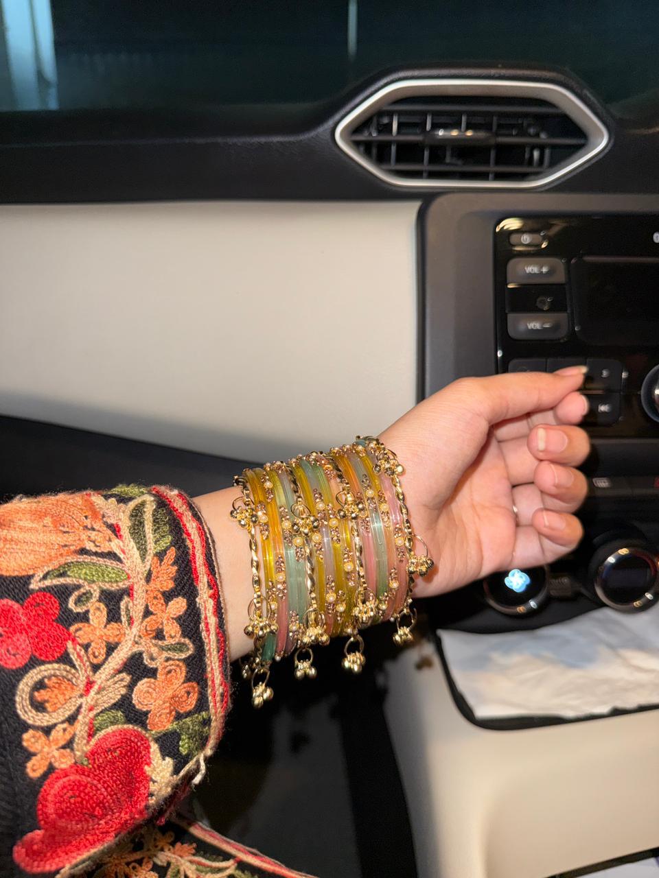 Pari Bangles💗💛🕊️