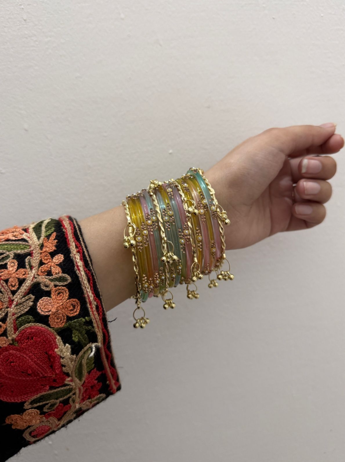 Pari Bangles💗💛🕊️